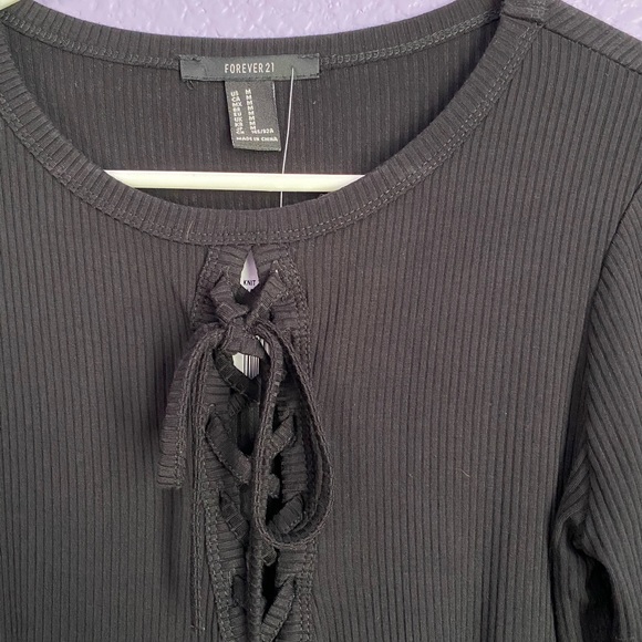 Forever 21 - Black Long Sleeve - Picture 2 of 3